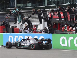 adujc mistr svta Lewis Hamilton vyhrl Velkou cenu Eifelu a 91. vtzstvm...