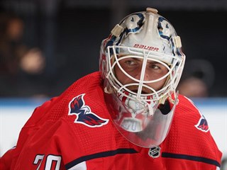 Hledn ztracen formy: V play-off ronku 2017/18 chytal Braden Holtby...