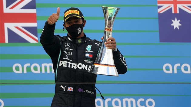Úadující mistr svta Lewis Hamilton vyhrál Velkou cenu Eifelu a 91. vítzstvím...