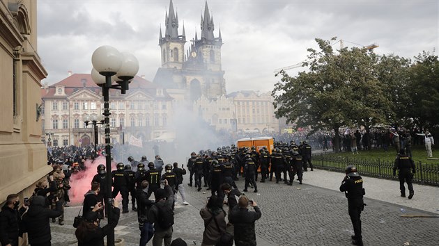 Demonstrace chulign na Staromstskm nmst.