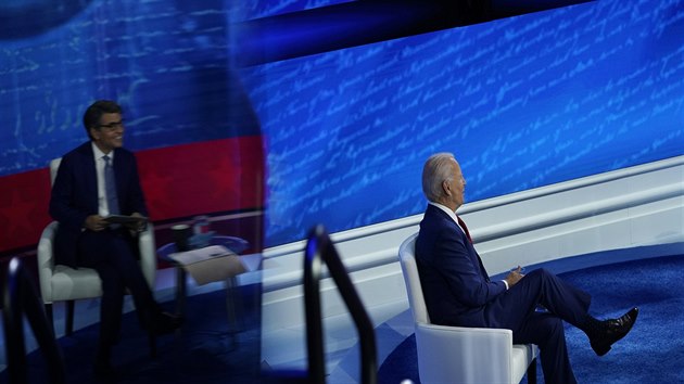 Demokratick kandidt na americkho prezidenta Joe Biden v televizn debat moderovan Georgem Stephanopoulosem.