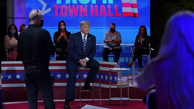 Americk prezident Donald Trump bhem televizn debaty.