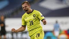 Matj Vydra slaví gól do sít Izraele
