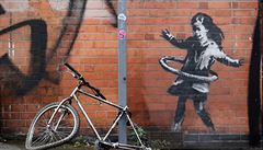 Holika u rozbitého kola.