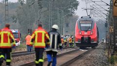 Vlak v Německu usmrtil dva chlapce, když přebíhali přes koleje. Tragédii viděly další děti