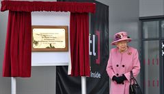 Královna na návtv armádního výzkumného stediska.