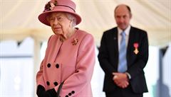 Královna na návtv armádního výzkumného stediska.