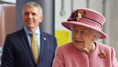 Královna na návtv armádního výzkumného stediska.