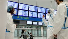 Britové nesmí letecky do Nizozemska. To se obává nového kmenu koronaviru, před kterým varují experti
