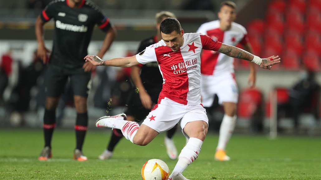 Nicolae Stanciu penaltu proti Leverkusenu neproměnil.