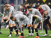 AC Milán - Sparta Praha: rozcvika hostí ped zápasem.