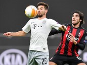 AC Milán - Sparta Praha: Michal Travník v souboji se Sandrem Tonalim.
