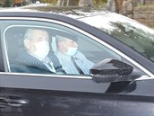 Prezident Zeman pijídí na schzku s Andrejem Babiem.
