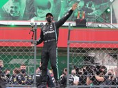 Lewis Hamilton pekonal rekord Michaela Schumachera v potu vítzství.