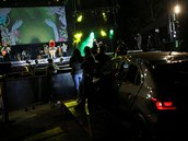Drive-in koncert v Bogot po optovném otevení nkterých ekonomických sektor.
