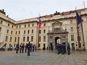 Pražský hrad zůstává pro veřejnost uzavřen. Kancléř Mynář to zdůvodnil obavou z front a přeplněných nádvoří
