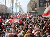 Ulice v Minsku opt zaplnily tisíce lidí.