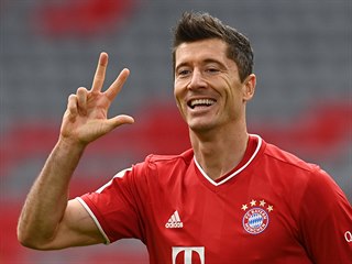 Robert Lewandowski se raduje z hattricku.