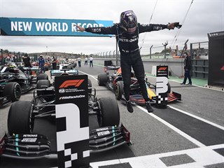 Lewis Hamilton slav.