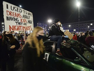 V Polsku u nkolik dn probhaj protesty proti zpsnn zkazu potrat.