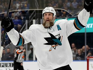 Joe Thornton se rozlouil se San Jose po patncti letech.