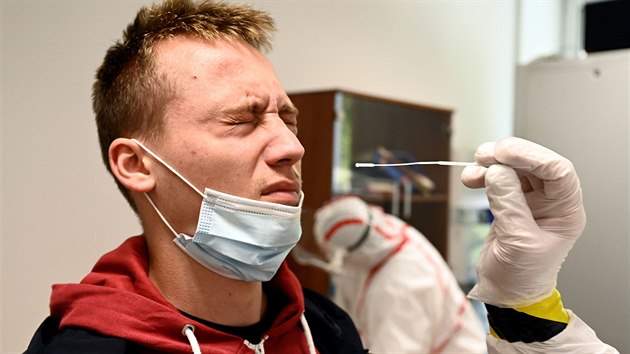 Testování na koronavirus.