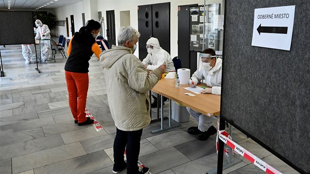 Testov�n� na koronavirus na Slovensku.