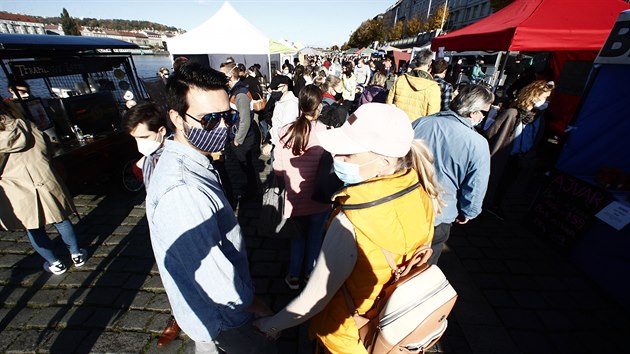 Praha doporuila, aby se farmáské trhy nekonaly. Ty se i ped doporuení v...