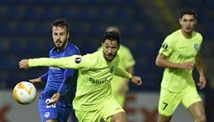 Liberec - Gent, Evropská liga: zleva Jakub Hromada z Liberce a Tim Kleindienst...