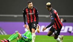AC Milán - Sparta Praha: Dalot slaví gól s Leaem.