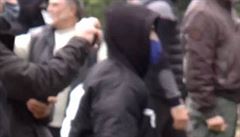Radikální jedinci, jejich totonost byla zjiována pomocí sociálních sítí.
