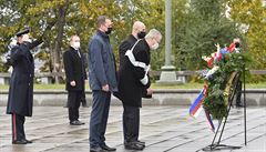 Politici připomínají vznik státu položením věnců na Vítkově, jako první na místo dorazil Miloš Zeman