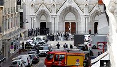 Brutální teroristický útok ve Francii. V Nice byli nožem zavražděni tři lidé, jedna žena přišla o hlavu