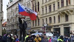 ‚Bojíte se Prymuly? Neee.‘ Demonstrace v Praze byla hlasitá, ale bez větších rozepří, popisuje reportérka
