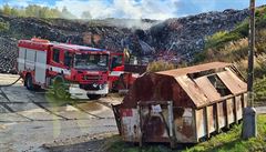 Třetím dnem hasiči zasahují u skládky ve Voticích, požár již mají pod kontrolou