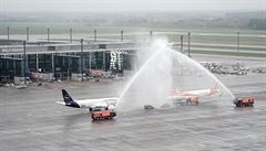 Berlín se dočkal nového letiště, přistála na něm první dvě letadla. Otevření provází pachuť z krize
