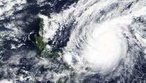 Pohled na Tajfun Goni na snmku, kter poskytla NASA.