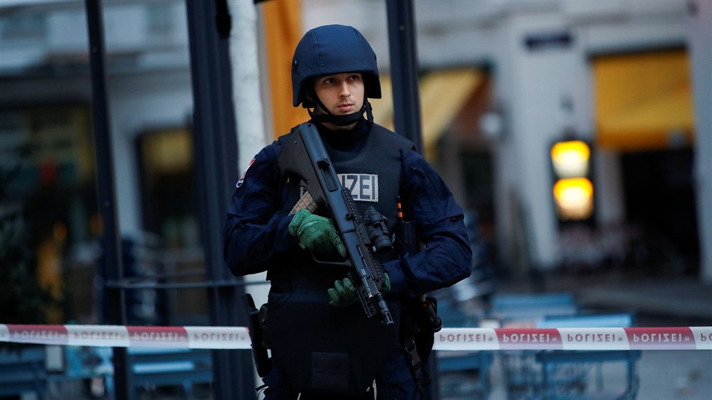 Policista po útoku ve Vídni.