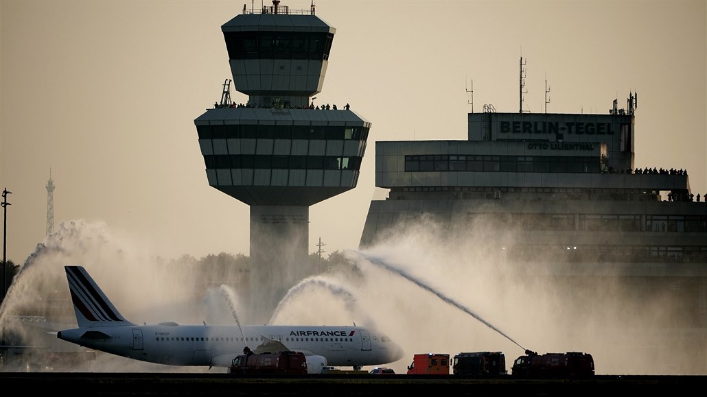 Píprava jednoho z posledních let z berlínského letit Tegel. To po 60 letech...