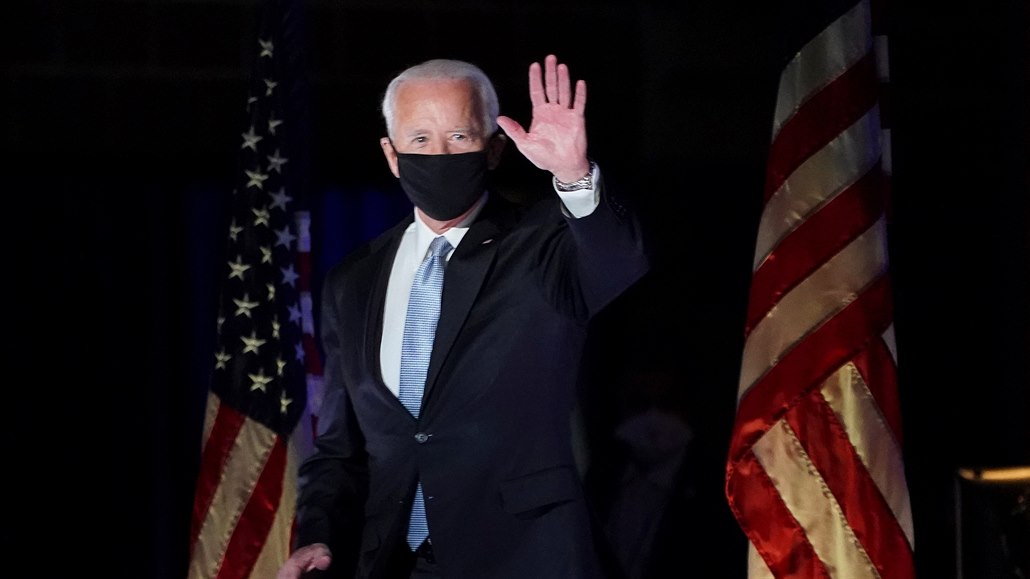 Joe Biden ped vítzným projevem.