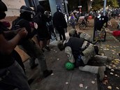 V Portlandu se ale ást lidí protestujících proti Donaldu Trumpovi stetla s...