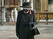 Britská královna Albta II. pi krátké soukromé bohoslub ve Westminsterském...