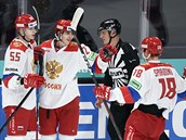 Hokejisté Ruska slaví branku.