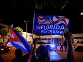 Florida pro Trumpa, stojí na vlajkách fanouk souasného éfa Bílého domu.