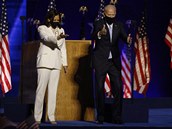 Joe Biden a Kamala Harrisová bhem vítzného projevu.