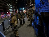 Národní garda chrání kongresové centrum ve Filadelfii poté, co policie dostala...