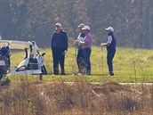 Moment, kdy se Trump dozvěděl o Bidenově výhře? Novináři ho zachytili při hraní golfu v jeho resortu