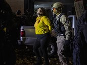 Pi protestech v Portlandu policie zatýkala