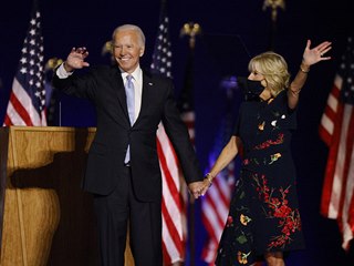 Joe Biden a jeho ena Jill po vtznm projevu.