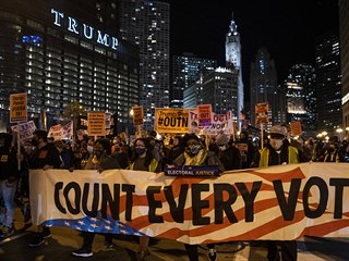 Po prezidentskch volbch v USA vyli lid do ulic Chicaga.
